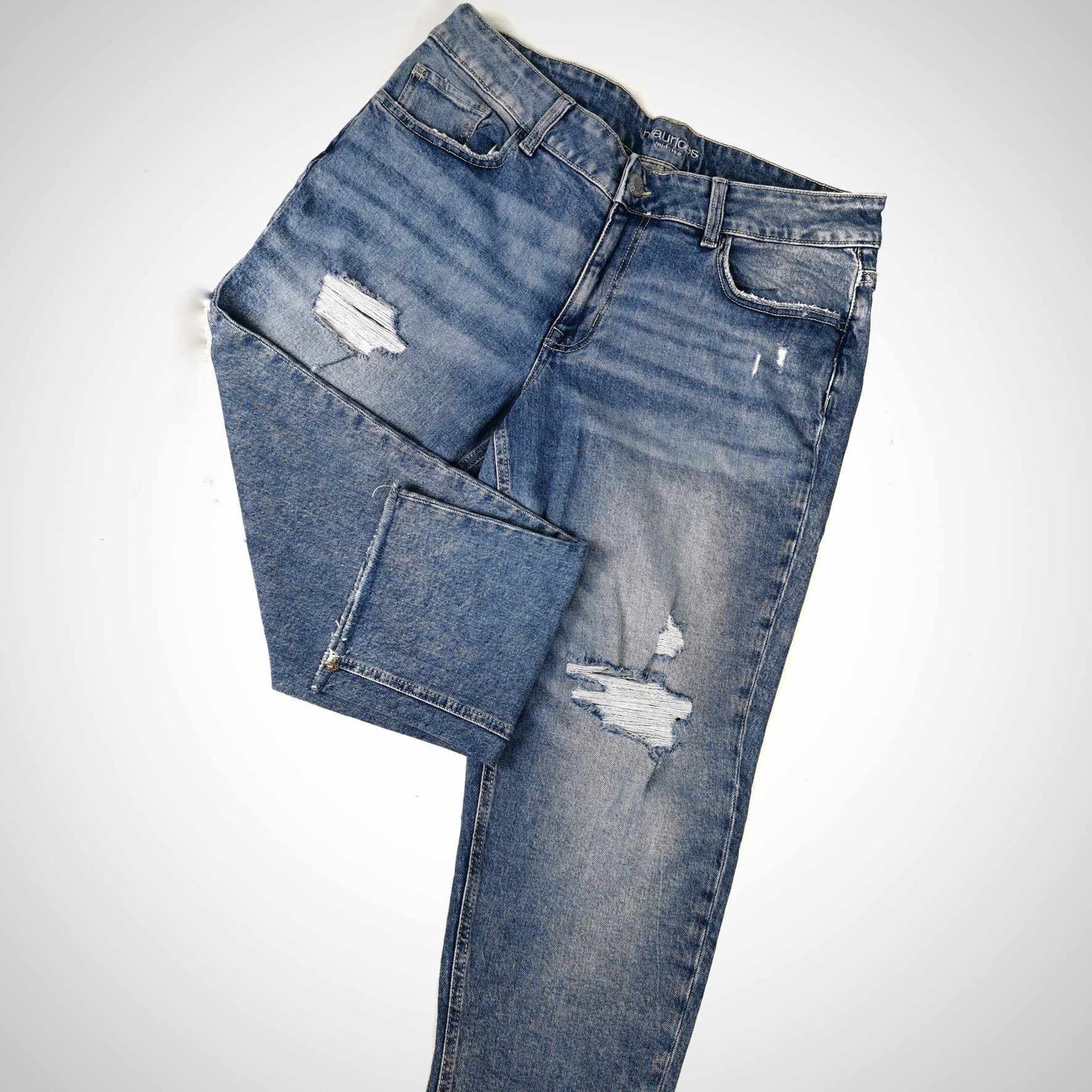 Jeans bleu pale avec trous, jambes étroites, taille haute