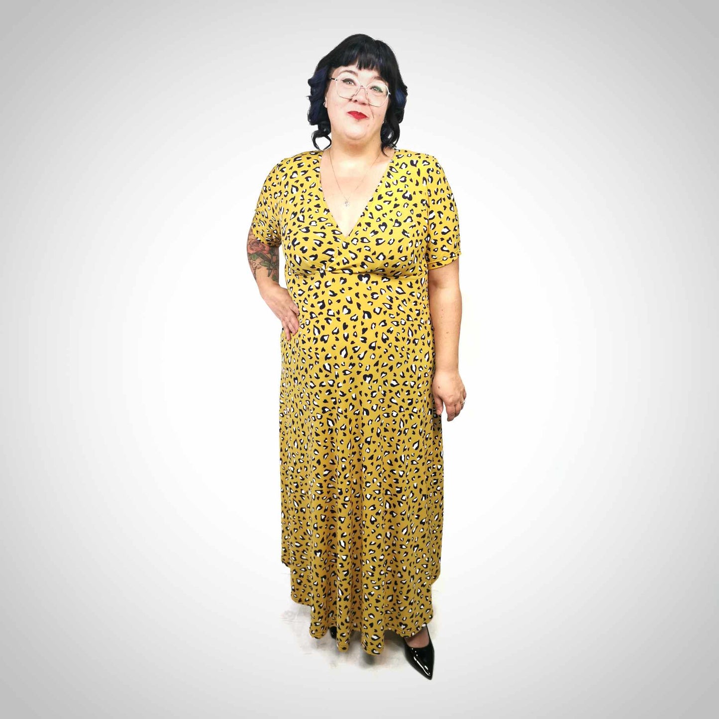 Robe longue taille plus cache-coeur léopard bleu sur jaune
