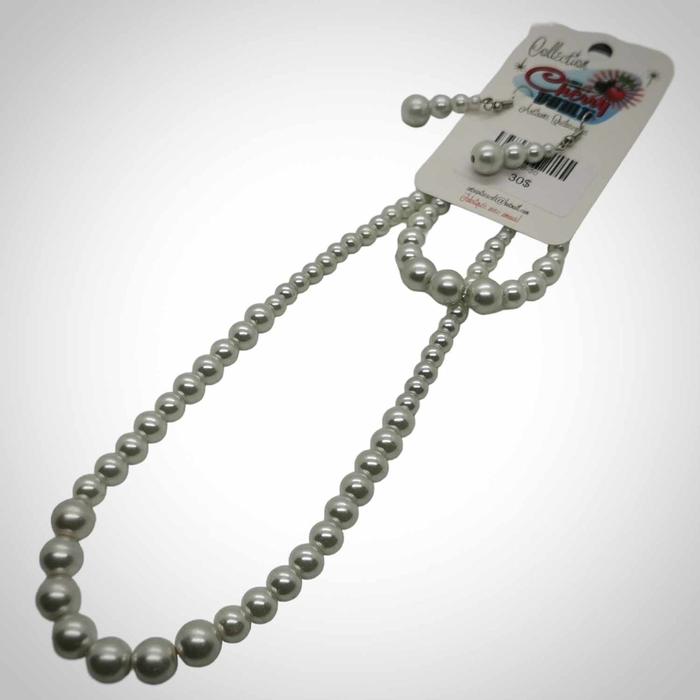 Ensemble collier, bracelet, boucles d'oreilles blanc perle