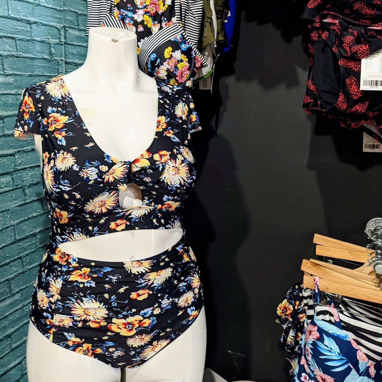 Costume de bain 1 pièce à fleurs jaunes