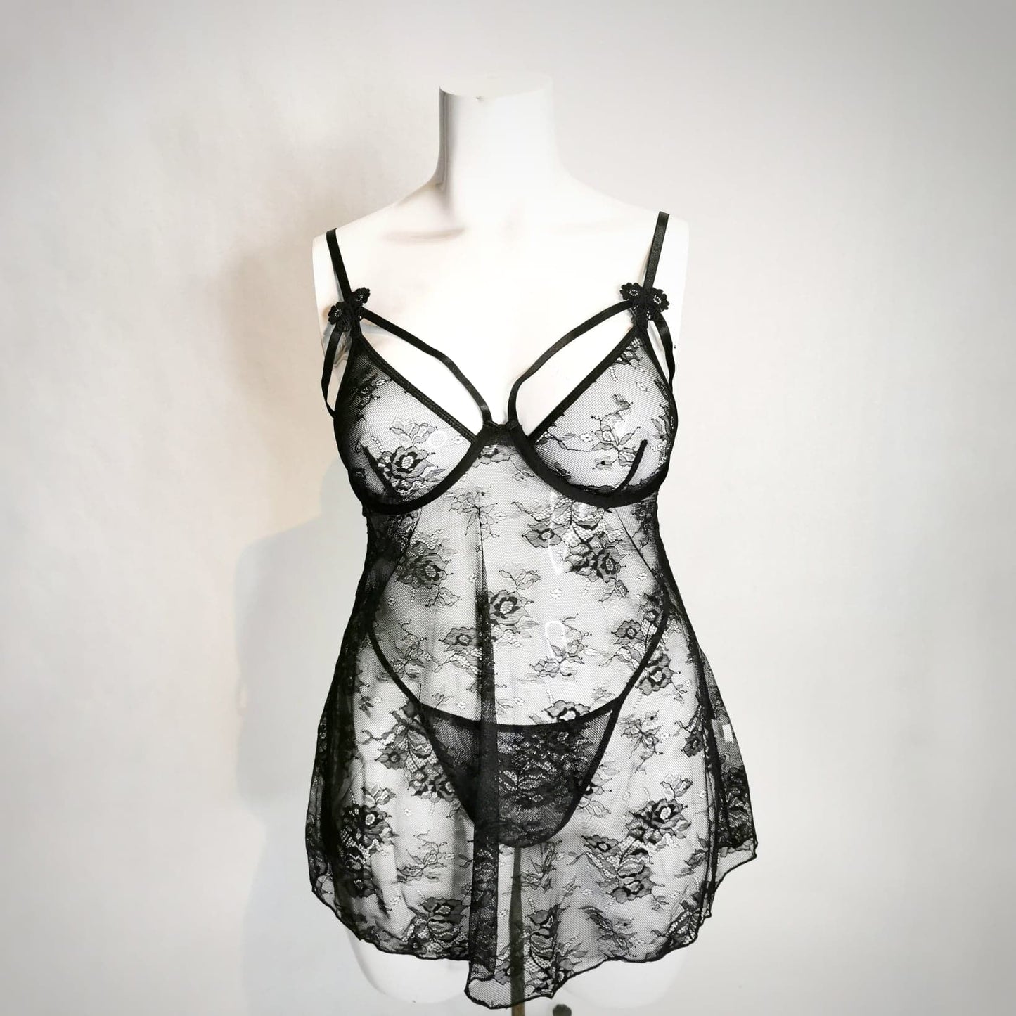 Déshabillée dentelle noire avec cerceaux