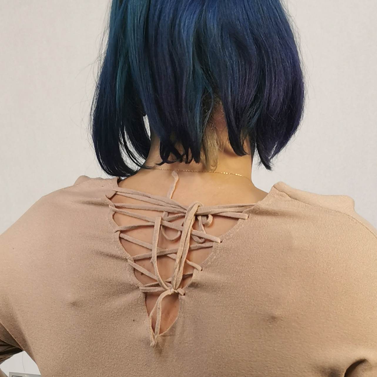 Mocha long-sleeved sweater with holey collar