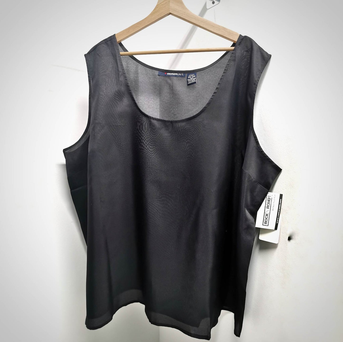 Camisole noire droite semi-opaque