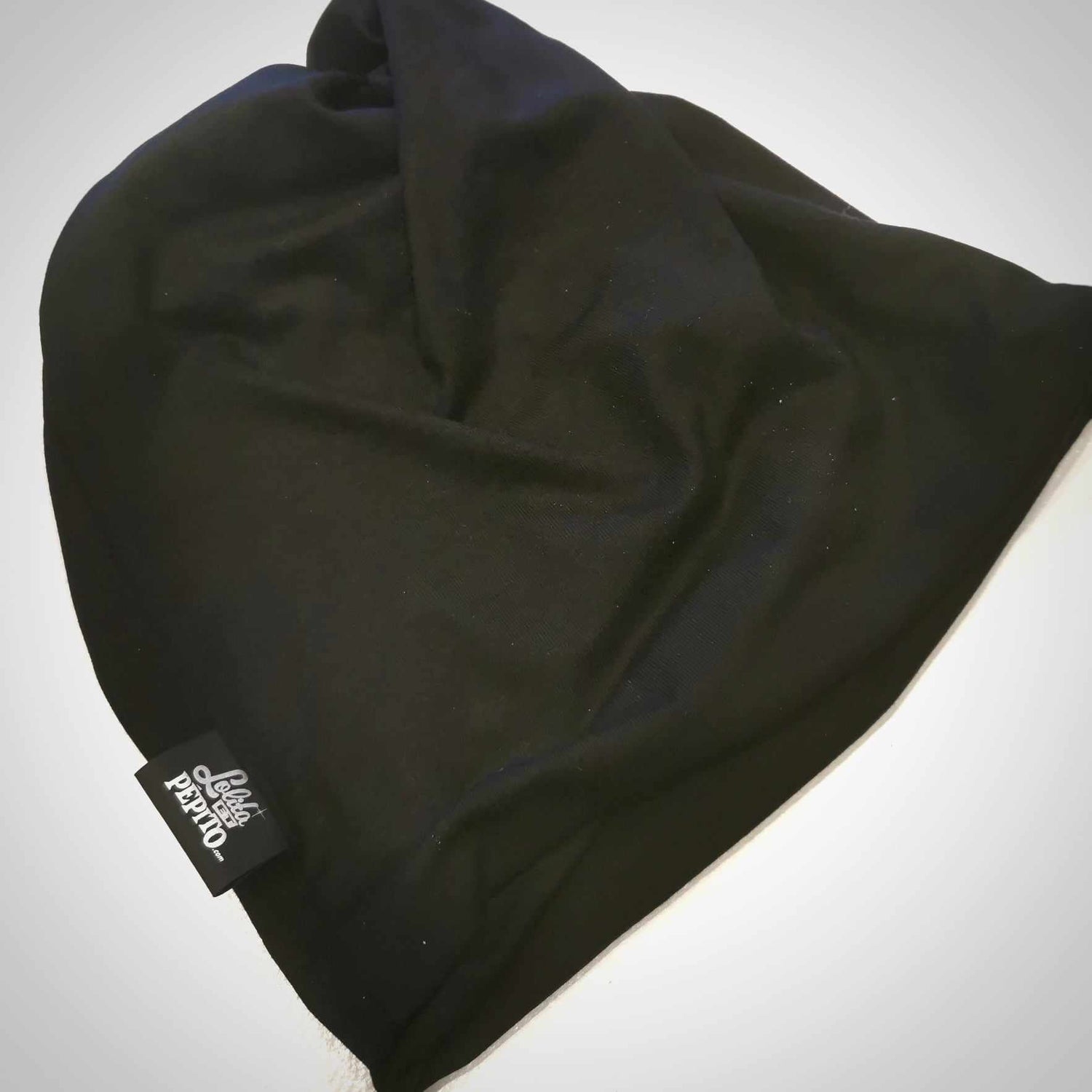 Tuque avec trou pour queue de cheval noire