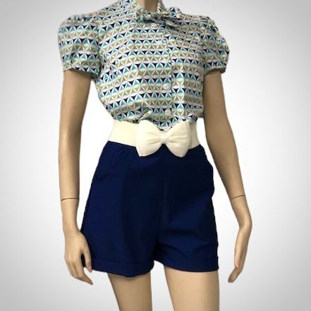 Short taille plus attachant à l'arrière bleu marin