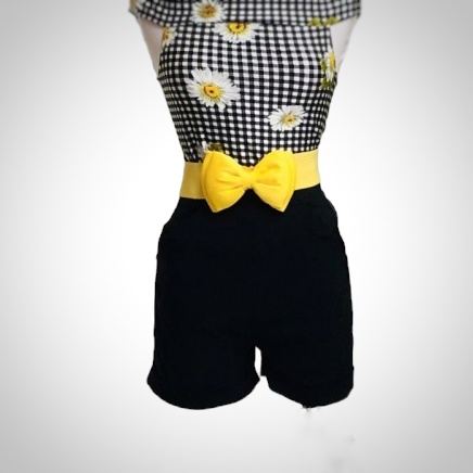 Short taille plus attachant à l'arrière noir