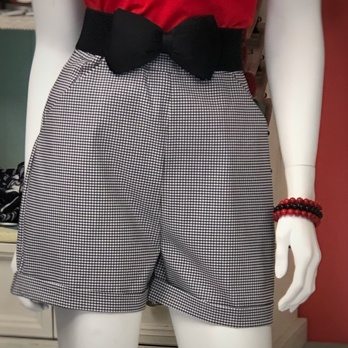 Short taille plus attachant à l'arrière vichy noir et blanc