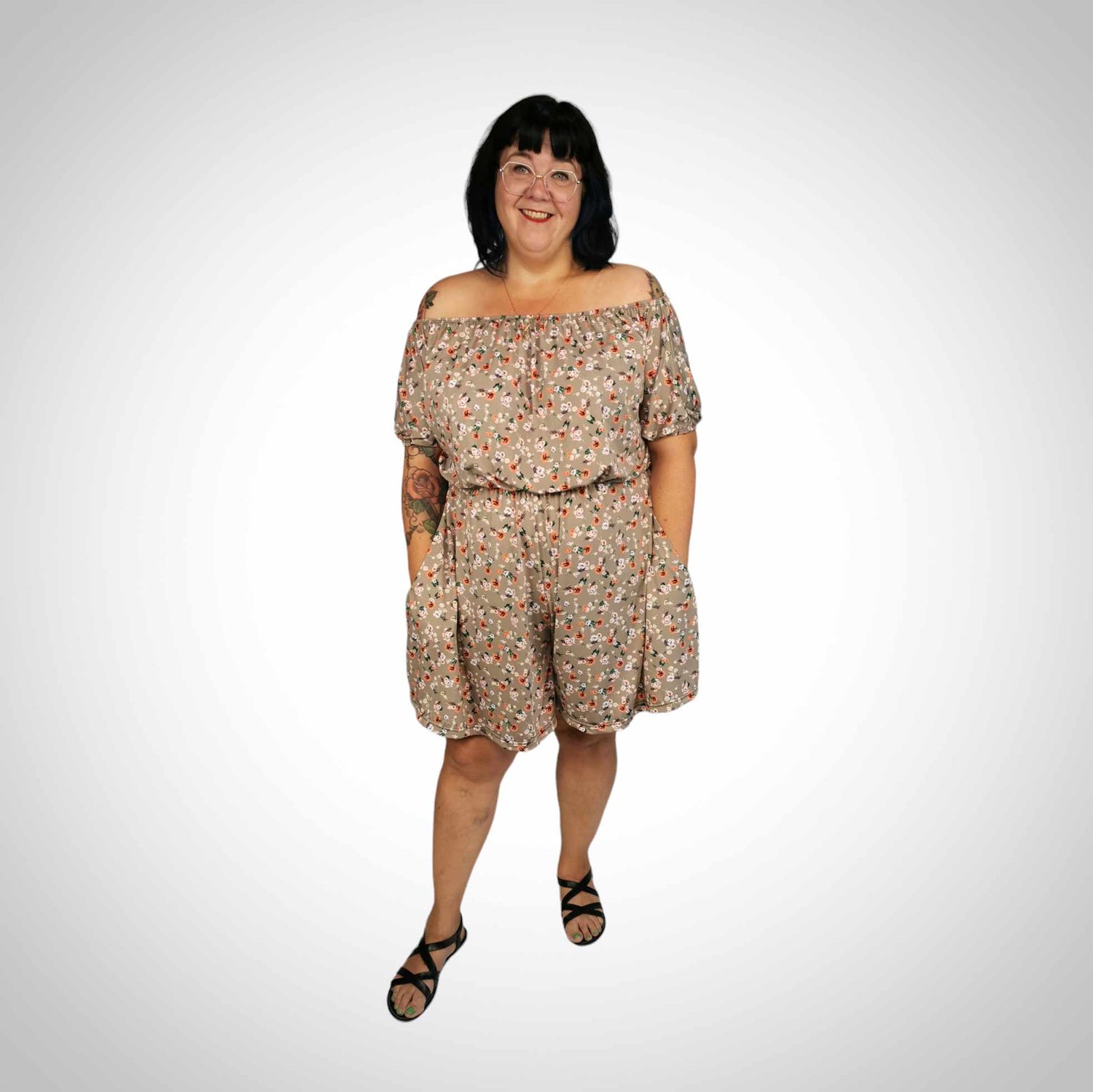Onepiece short beige à petites fleurs taille plus