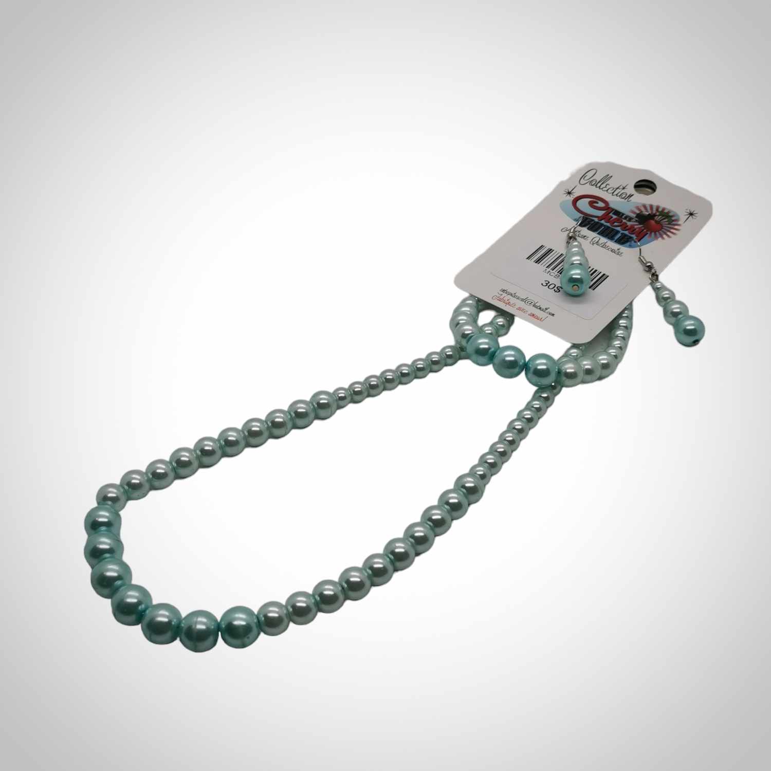 Ensemble collier, bracelet, boucles d'oreilles bleu pastel