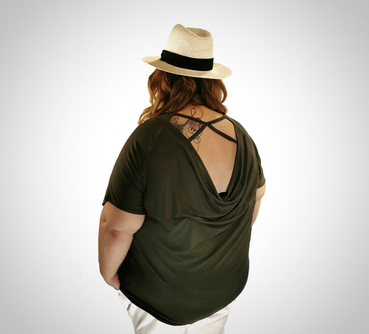 Tee-shirt vert lacée au dos